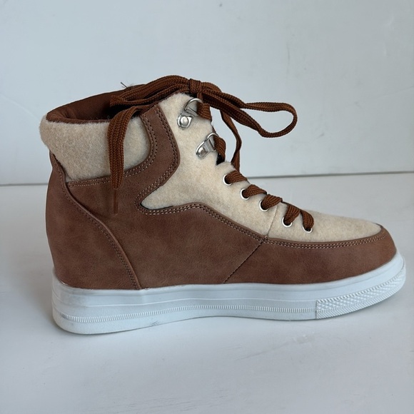 Yoki sneaker two tone cream faux fur and tan brown rounded toe lace up 8.5 - Picture 11 of 16